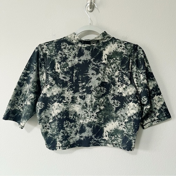 Under Armour Women's Size XL Meridian Printed High Neck Half Sleeve Cropped Top - Picture 8 of 11